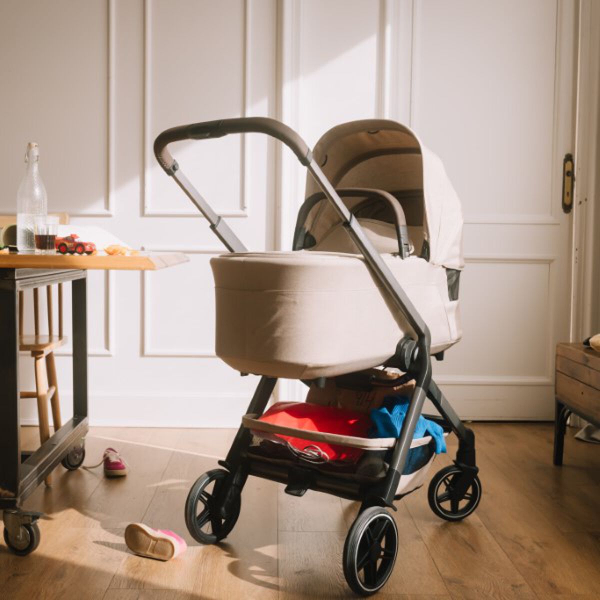 Joolz Hub 2 + Carrycot Bundle with Avionaut Cosmo Smart Travel System