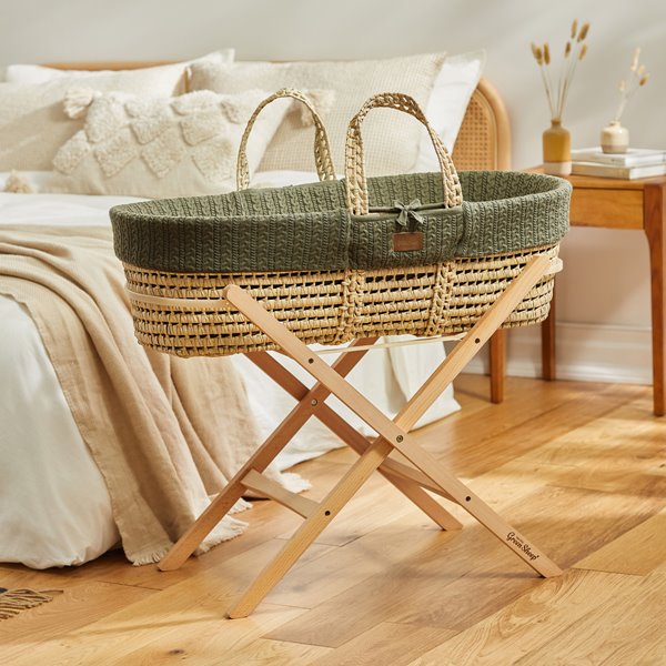 The Little Green Sheep Organic Knitted Moses Basket & Mattress