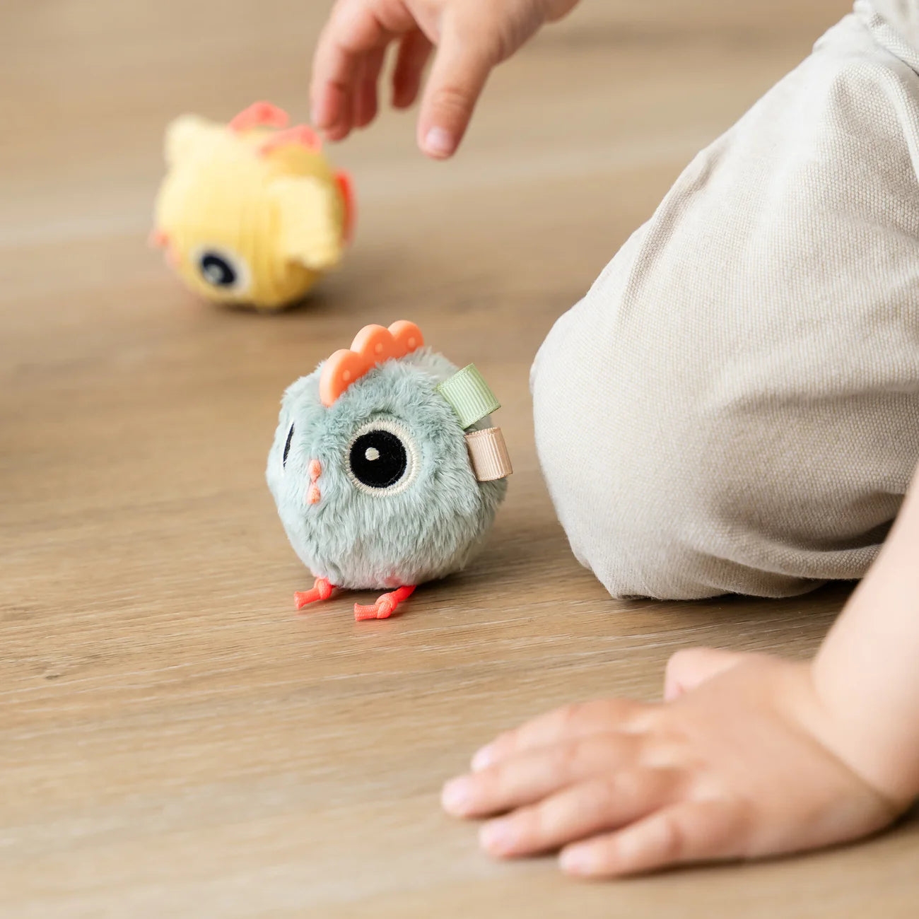 Done By Deer Hide&Seek Activity Toy - Clucky Sand