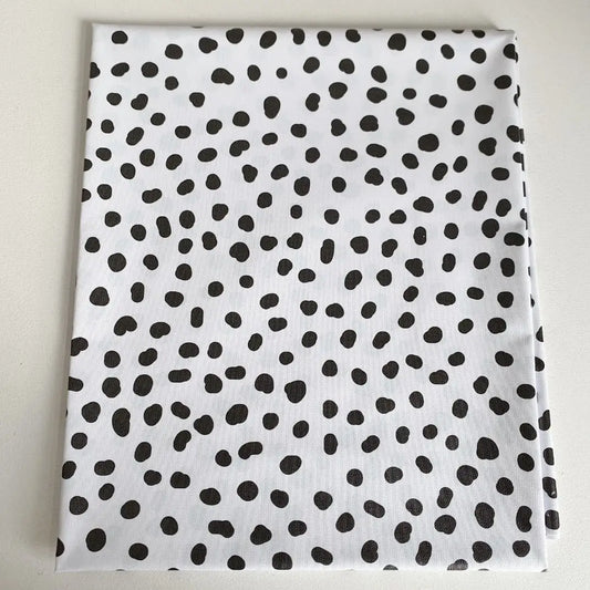 Bobbin and Bumble Wipeable Splash Mat - Monochrome Spotty Polka Dot