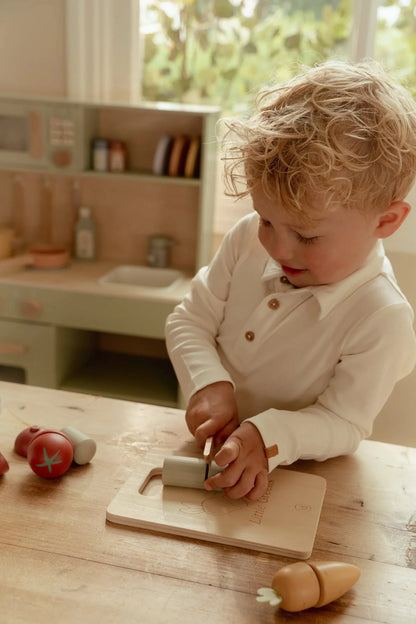 Little Dutch Slicing Vegetables